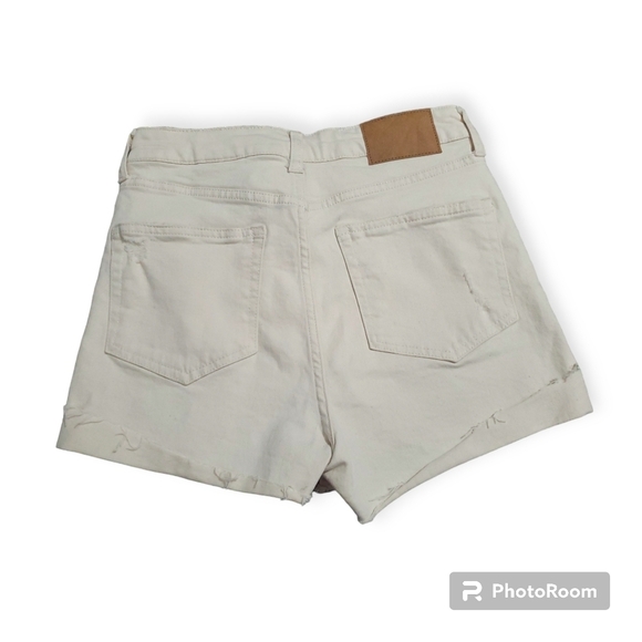 H&M White Shorts Size 4 - Picture 2 of 2